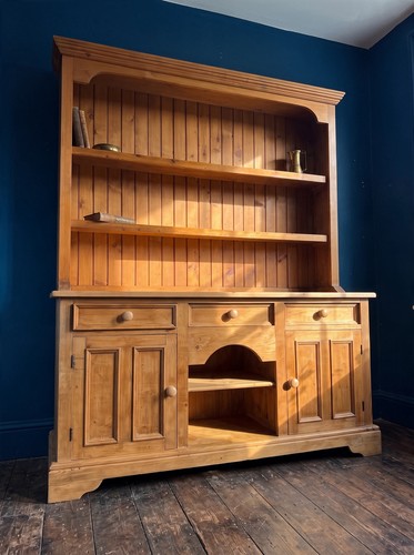 Large antique style pine welsh - large,